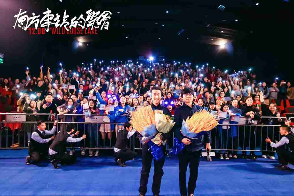 导演刁亦男、、、、胡歌与观众合影